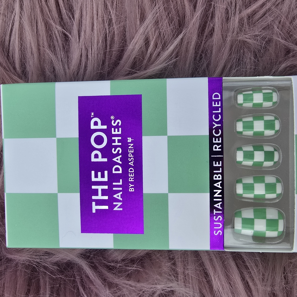- Red Aspen Green and White Nail Dashes